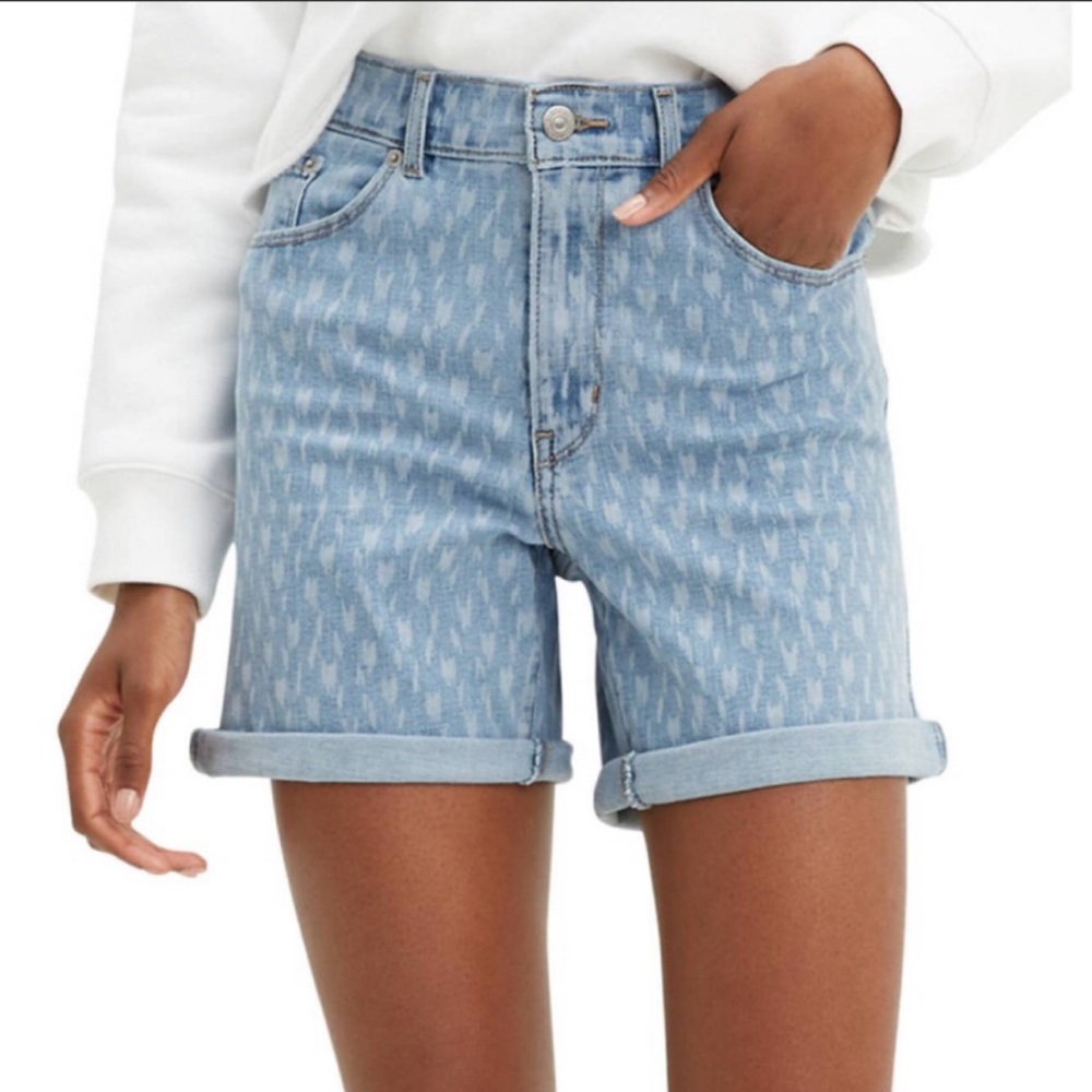 NWT Levi's Mid Rise Light Rinse Bermuda Shorts